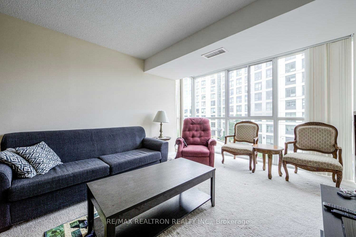 270 Davis Drive, Newmarket, ON, L3Y 8K2 - 6
