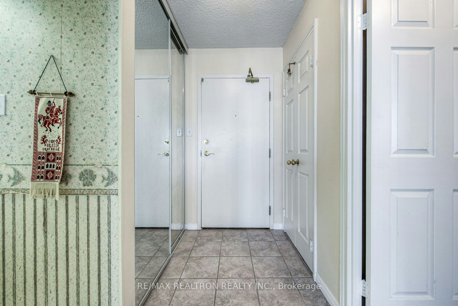 270 Davis Drive, Newmarket, ON, L3Y 8K2 - 3