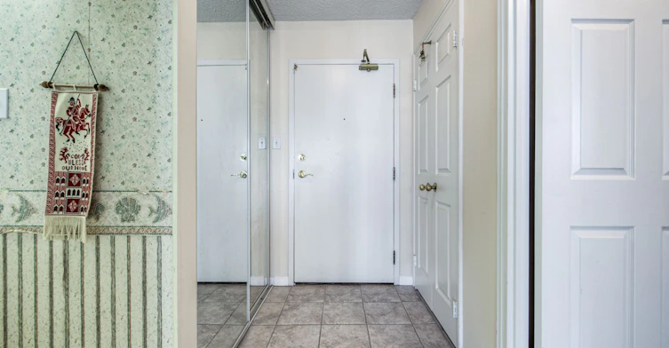 270 Davis Drive, Newmarket, ON, L3Y 8K2 - 3