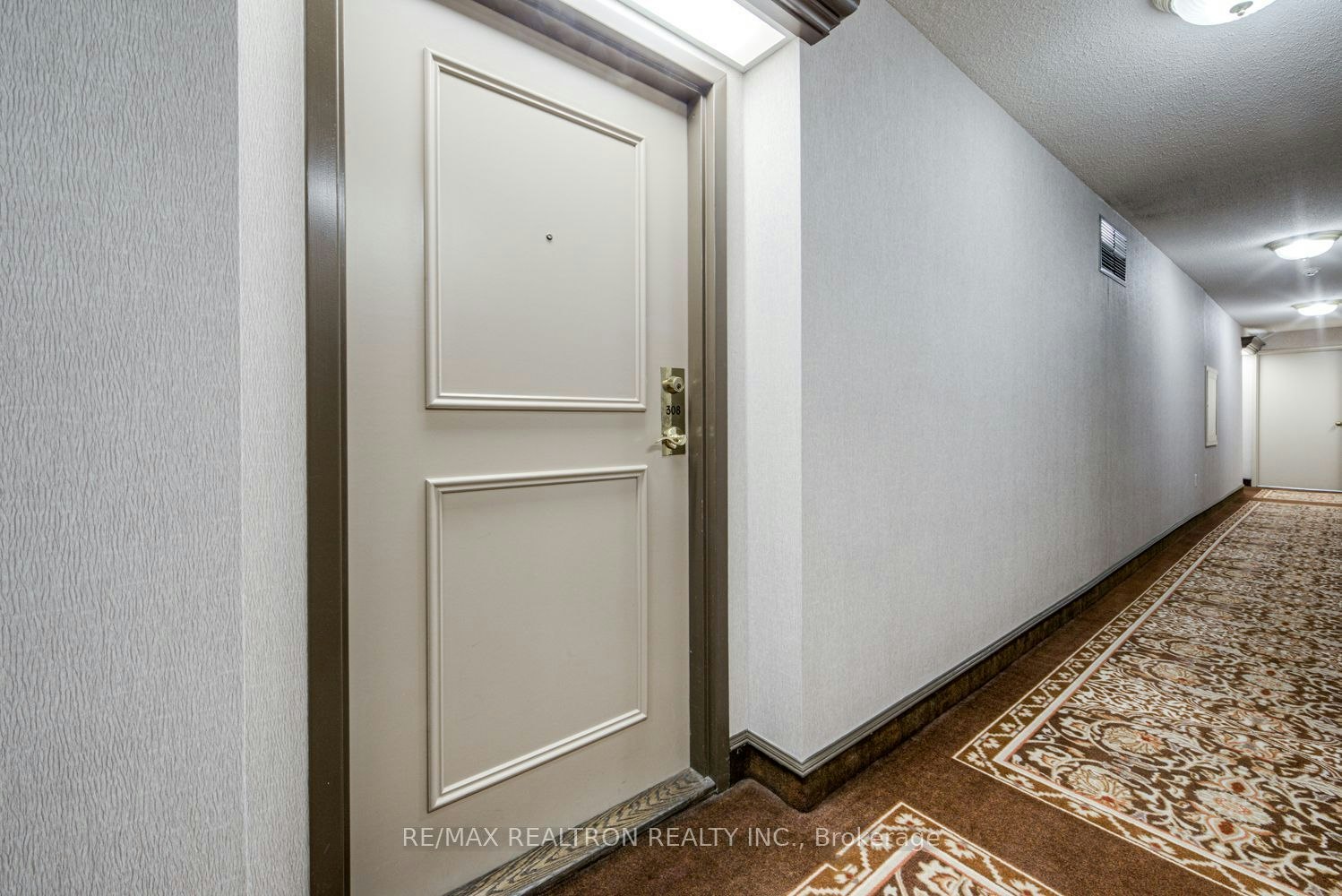 270 Davis Drive, Newmarket, ON, L3Y 8K2 - 2