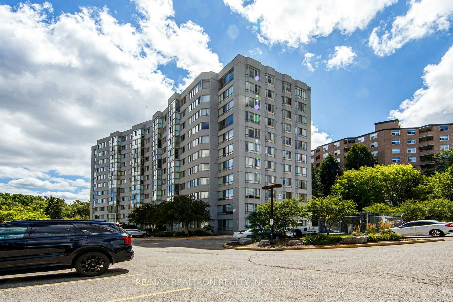270 Davis Drive, Newmarket, ON, L3Y 8K2