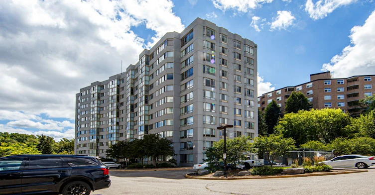 270 Davis Drive, Newmarket, ON, L3Y 8K2