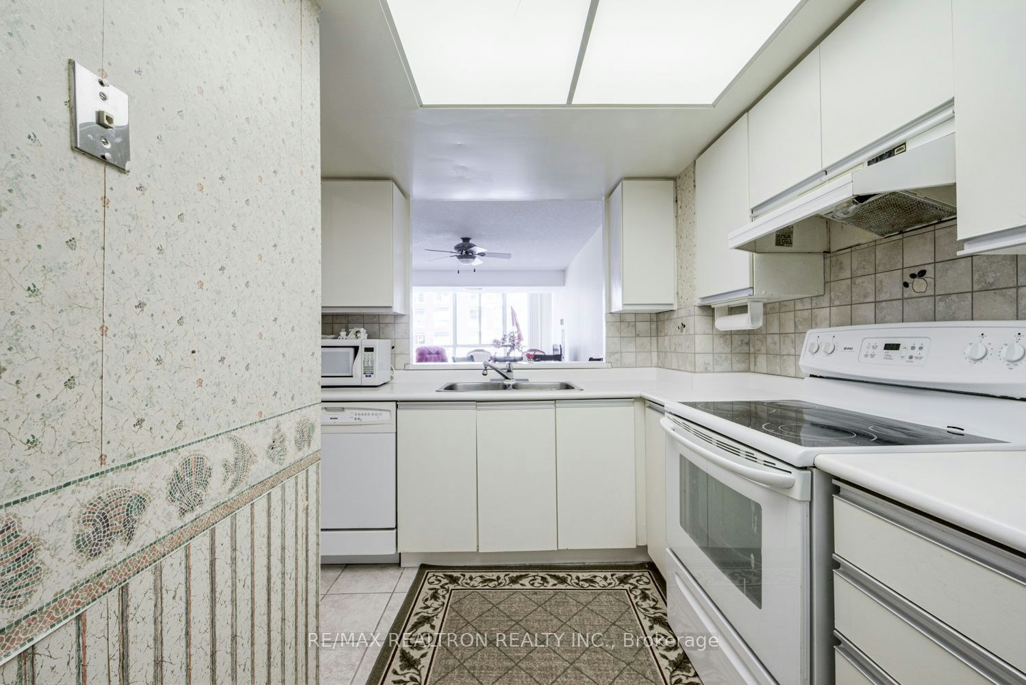 270 Davis Drive, Newmarket, ON, L3Y 8K2 - 10
