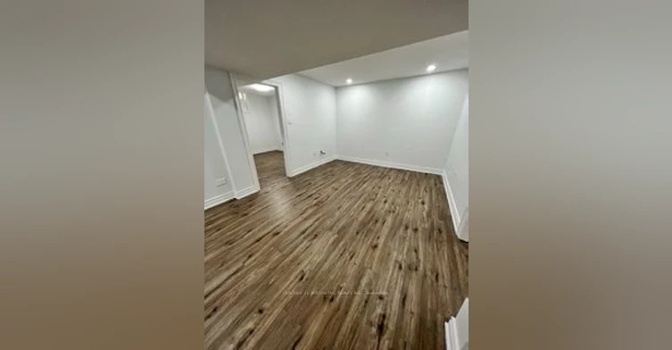 BSMT-300 Woodspring Avenue, Newmarket, ON, L3X 3B1 - 3