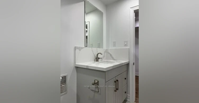 BSMT-300 Woodspring Avenue, Newmarket, ON, L3X 3B1 - 13