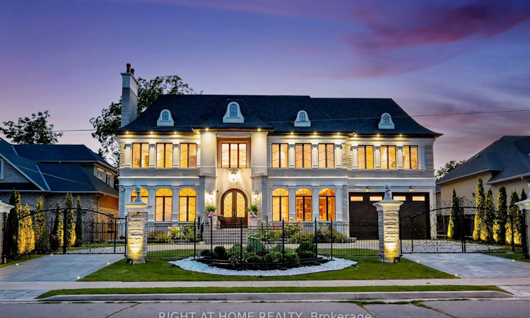 10 Yongeview Avenue
