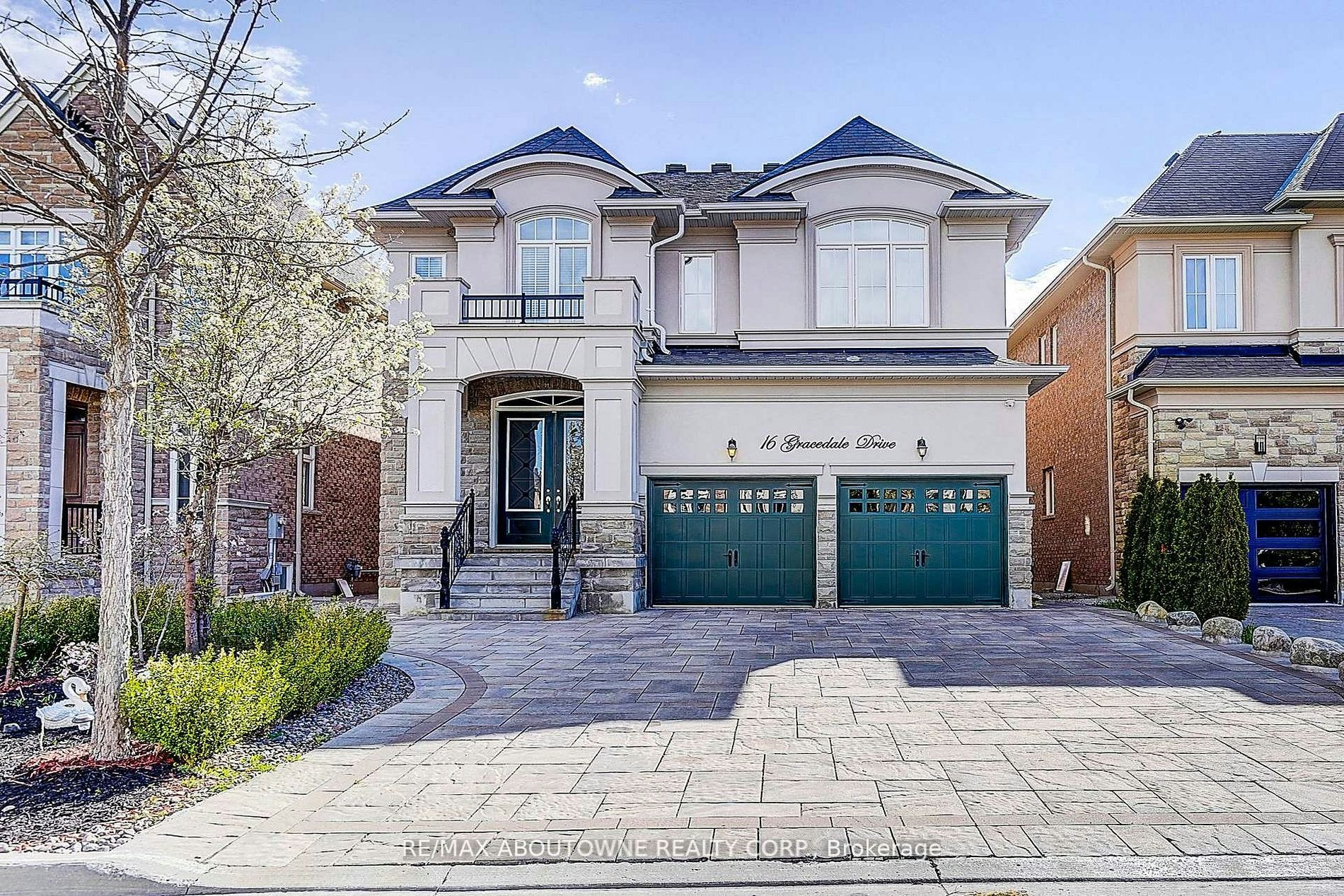 16 Gracedale Drive, Richmond Hill, ON, L4C 0Y3
