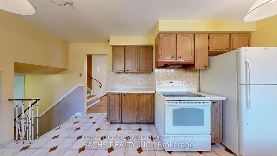 Upper-377 Crosby Avenue, Richmond Hill, ON, L4C 2R8 - 6