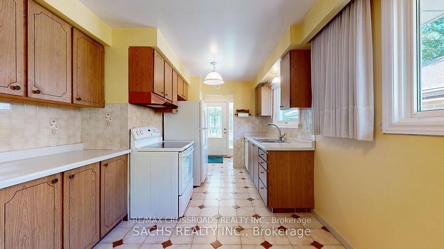 Upper-377 Crosby Avenue, Richmond Hill, ON, L4C 2R8 - 7