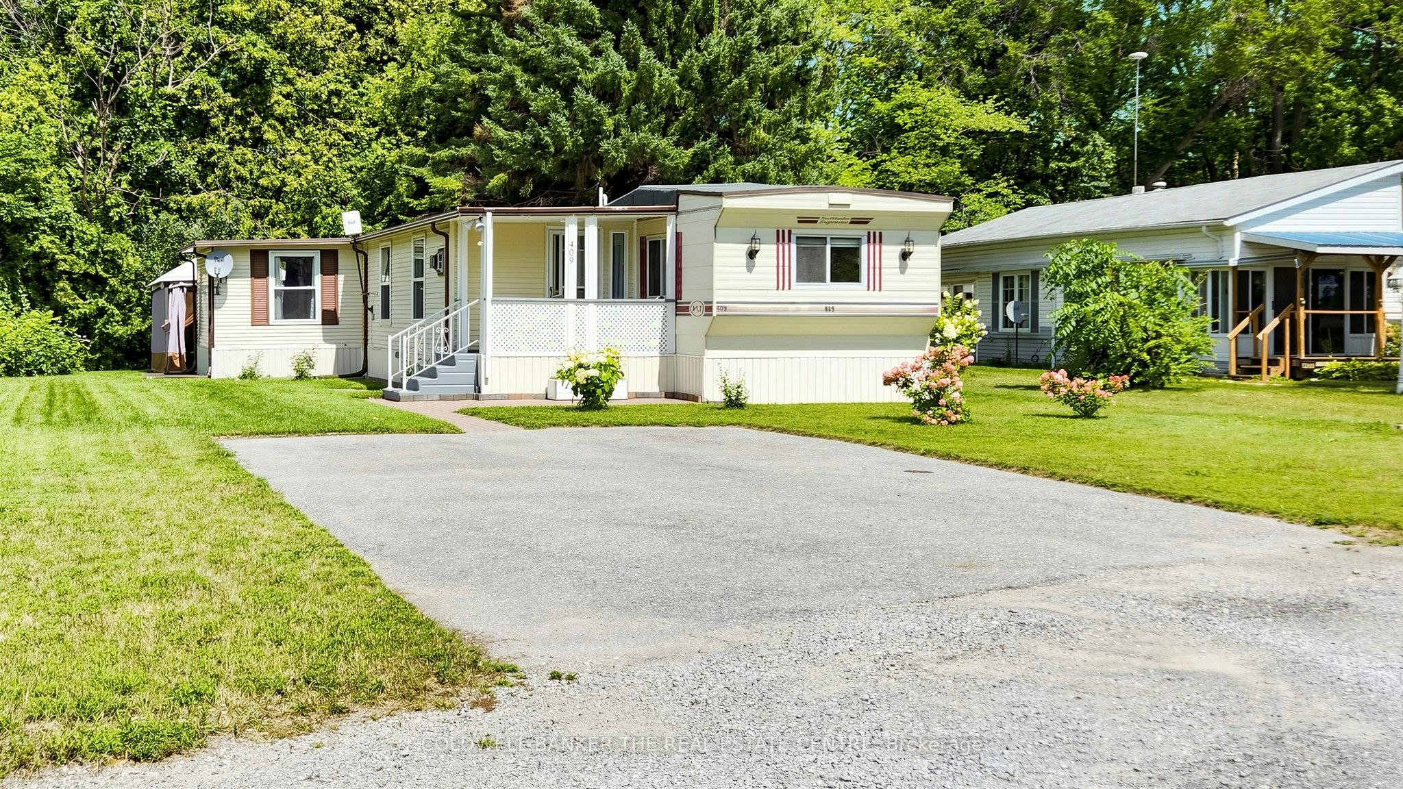 409-285 Crydermans Side Road, East Gwillimbury, ON, L0E 1A0