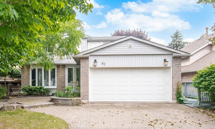 82 Eastman Crescent