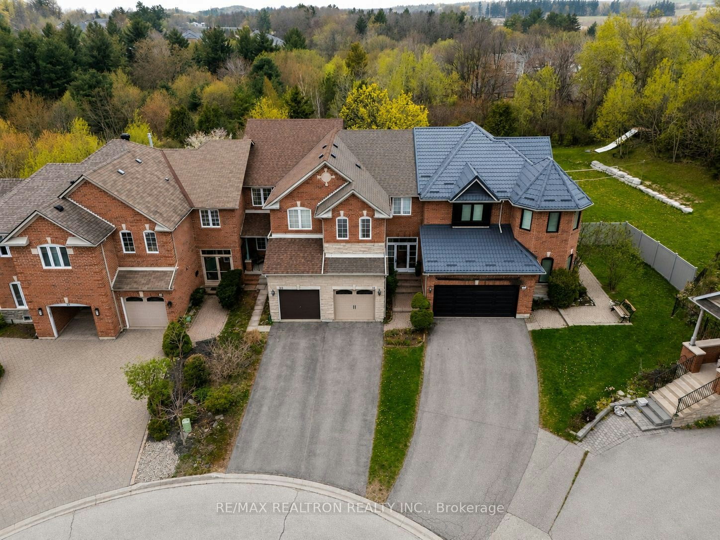 36 Edgemont Court, Richmond Hill, ON, L4S 2H8