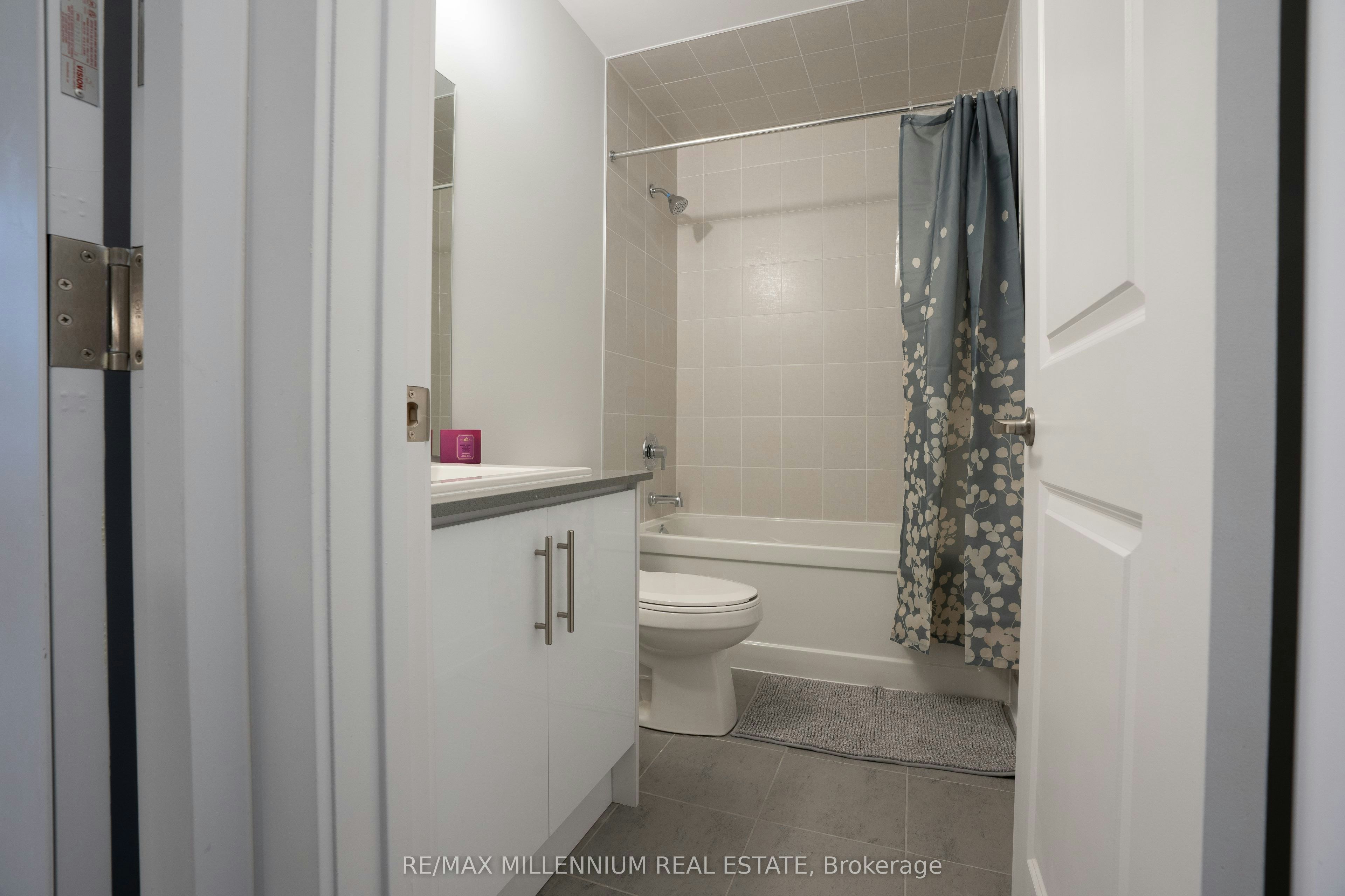 U221-9560 Islington Avenue, Vaughan, ON, L4K 2L5 - 23