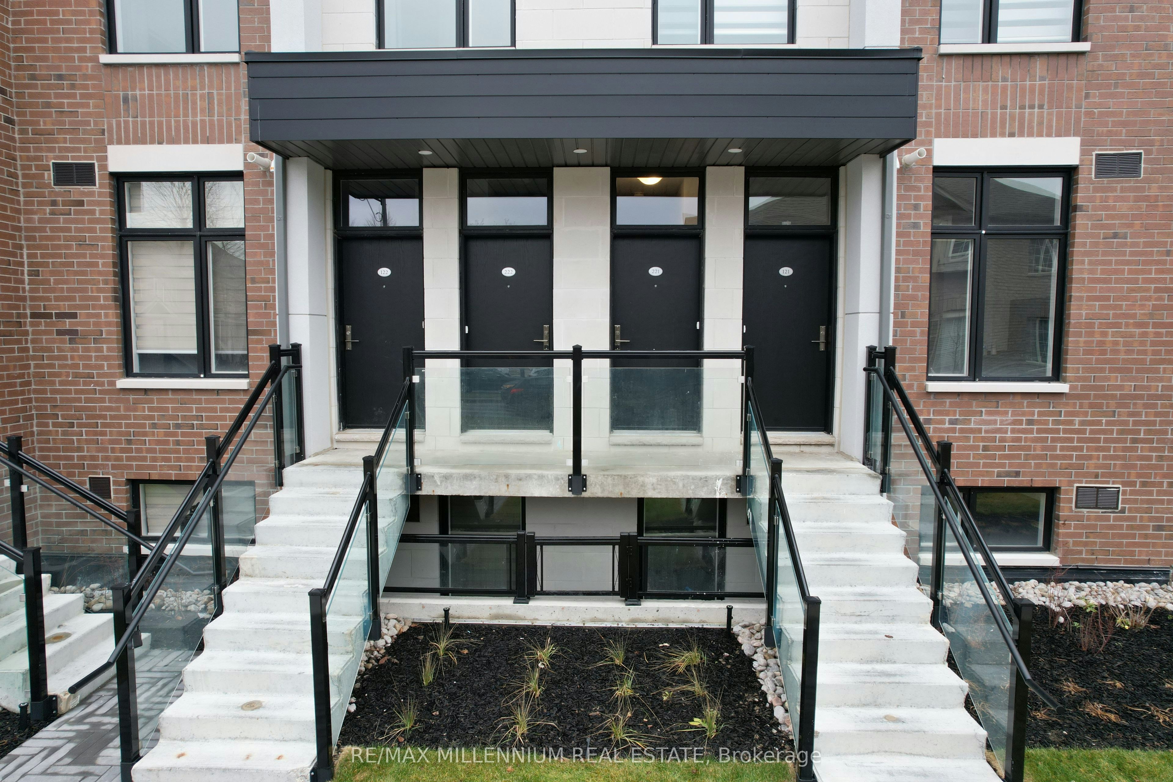 U221-9560 Islington Avenue, Vaughan, ON, L4K 2L5 - 2