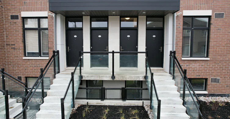 U221-9560 Islington Avenue, Vaughan, ON, L4K 2L5 - 2