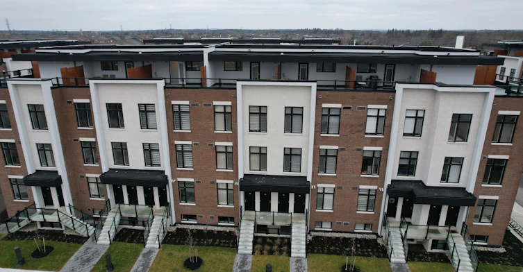 U221-9560 Islington Avenue, Vaughan, ON, L4K 2L5