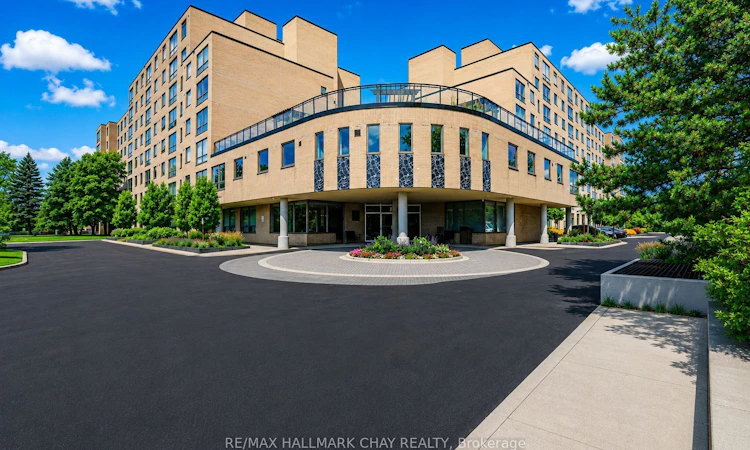 705-326 Major Mackenzie Drive E