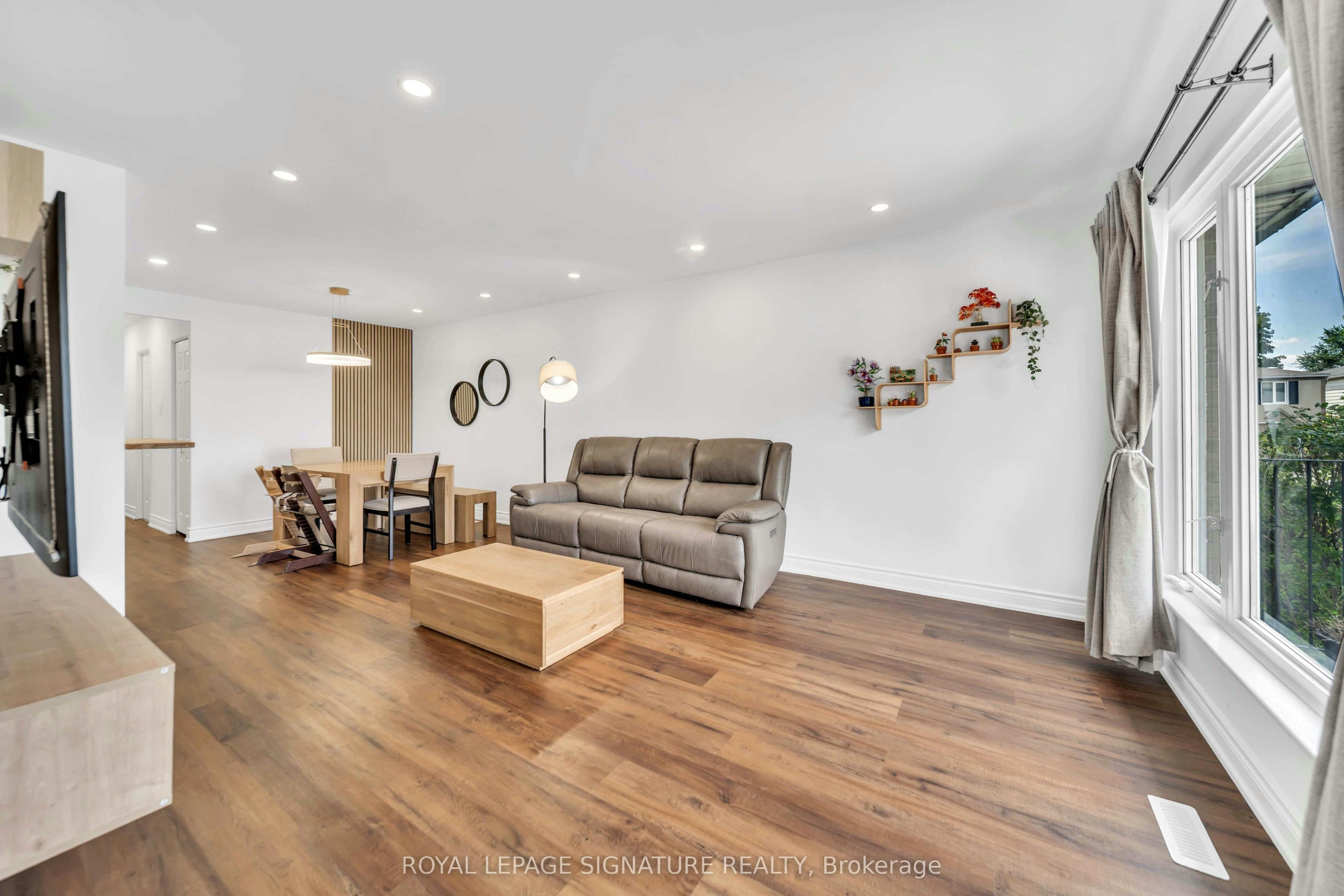Main-702 Leeder Court, Newmarket, ON, L3Y 5A7 - 3