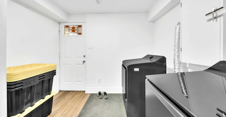 Main-702 Leeder Court, Newmarket, ON, L3Y 5A7 - 18