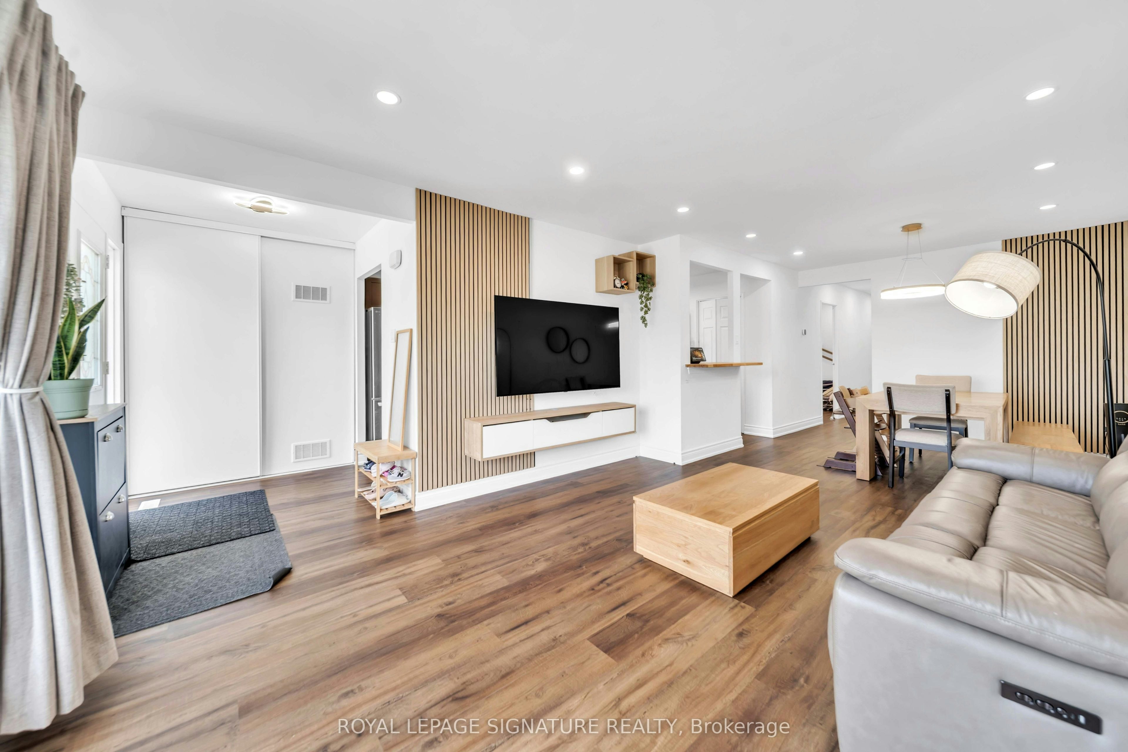 Main-702 Leeder Court, Newmarket, ON, L3Y 5A7