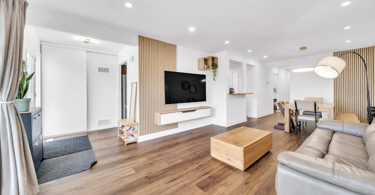 Main-702 Leeder Court, Newmarket, ON, L3Y 5A7