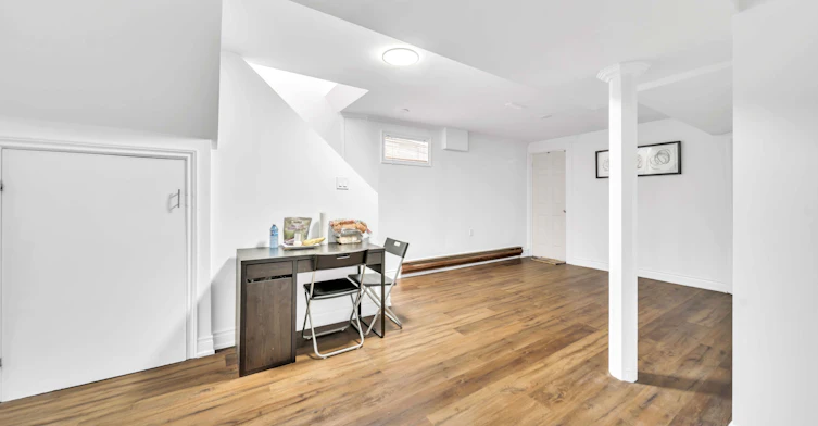 Bsmt-702 Leeder Court, Newmarket, ON, L3Y 5A7 - 2