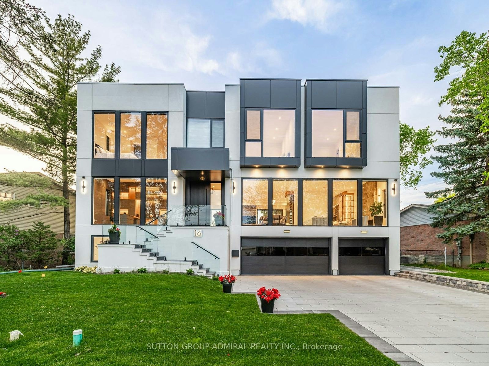 16 Sanderson Crescent, Richmond Hill, ON, L4C 5L4
