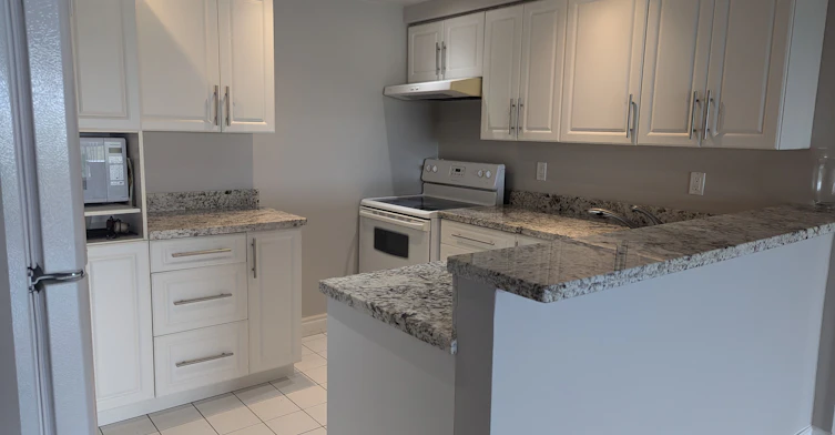 902-175 Cedar Avenue, Richmond Hill, ON, L4C 9V3 - 8