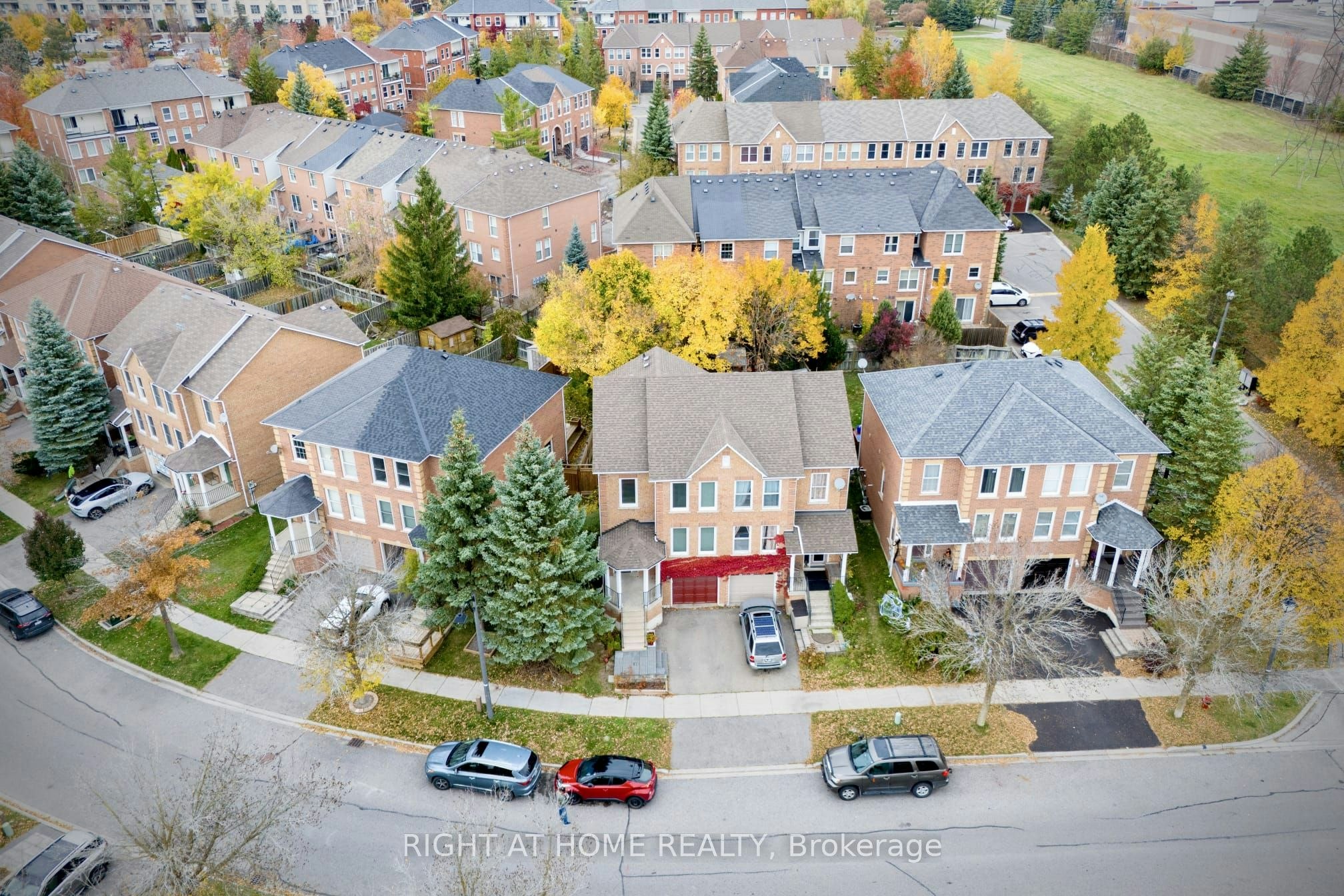 54 Amberhill Way, Aurora, ON, L4G 7E1 - 2