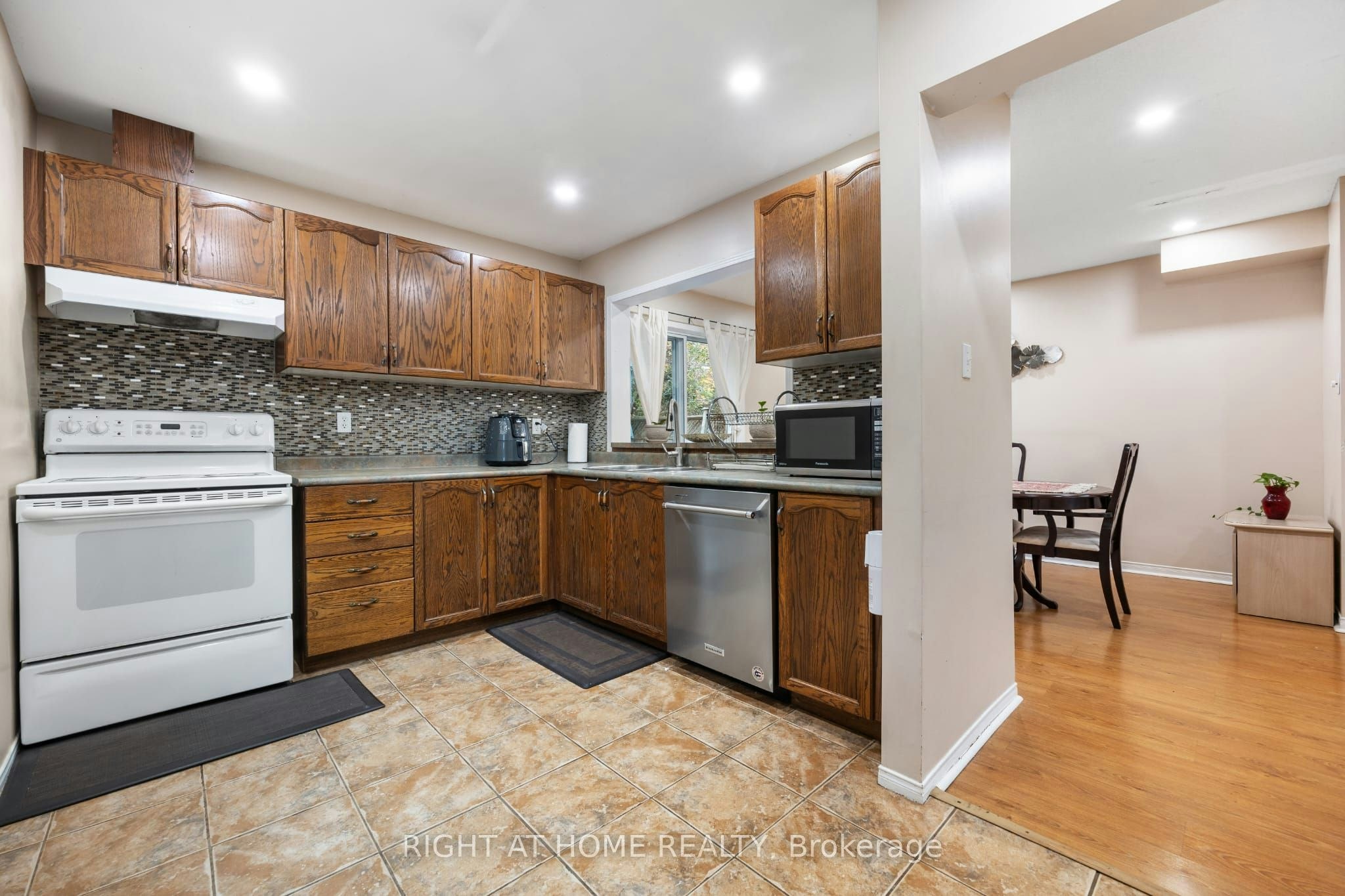 54 Amberhill Way, Aurora, ON, L4G 7E1 - 12
