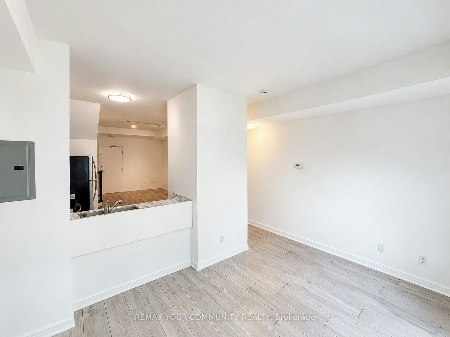 201-1 Center Street W, Richmond Hill, ON, L4C 3P3 - 7