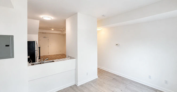201-1 Center Street W, Richmond Hill, ON, L4C 3P3 - 7
