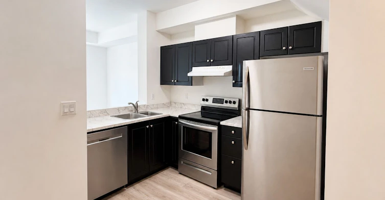 201-1 Center Street W, Richmond Hill, ON, L4C 3P3 - 4