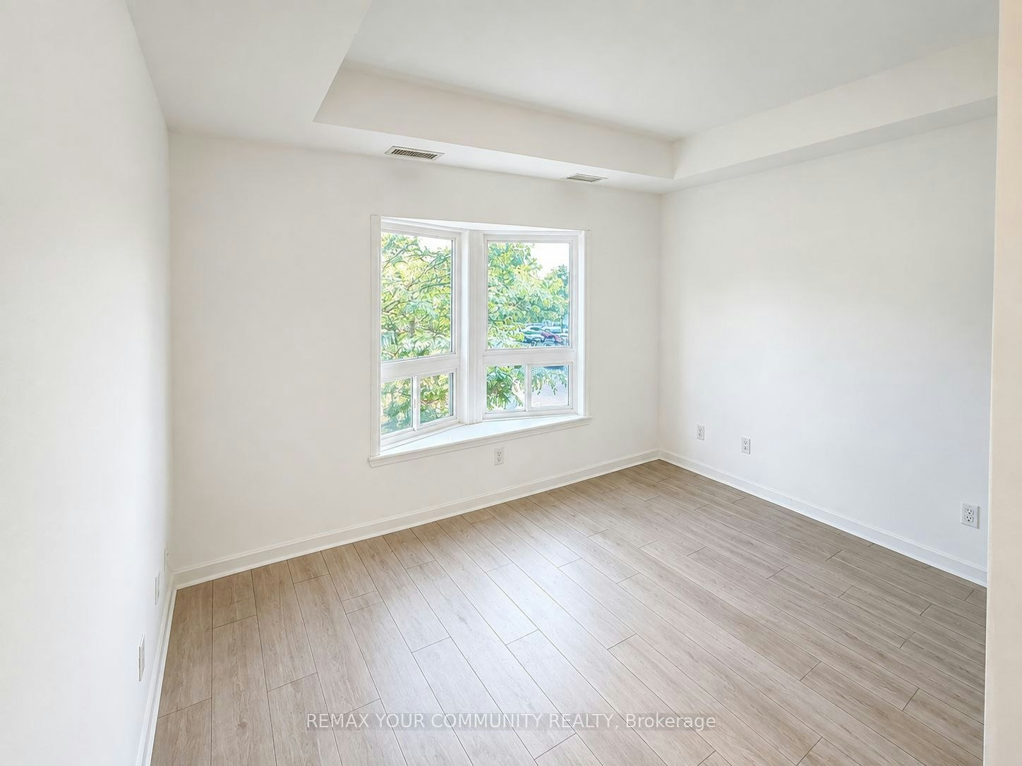 201-1 Center Street W, Richmond Hill, ON, L4C 3P3 - 6
