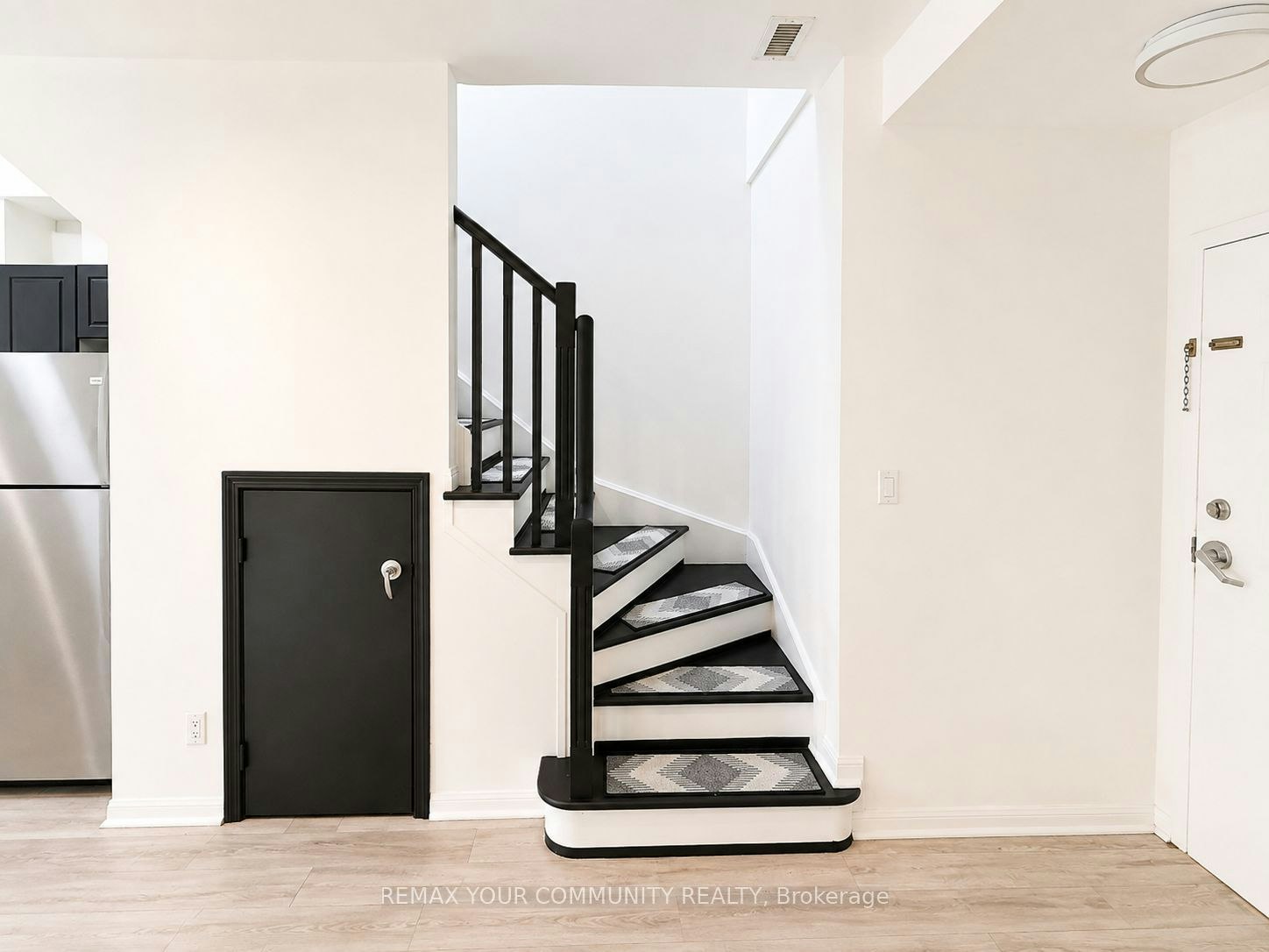 201-1 Center Street W, Richmond Hill, ON, L4C 3P3 - 10