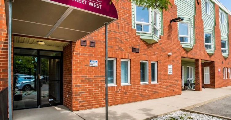 201-1 Center Street W, Richmond Hill, ON, L4C 3P3