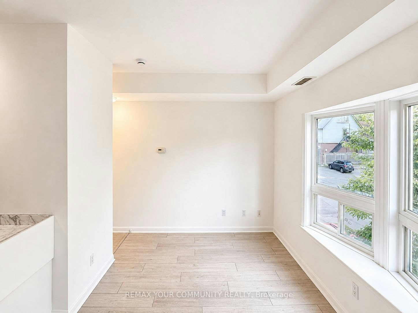201-1 Center Street W, Richmond Hill, ON, L4C 3P3 - 8