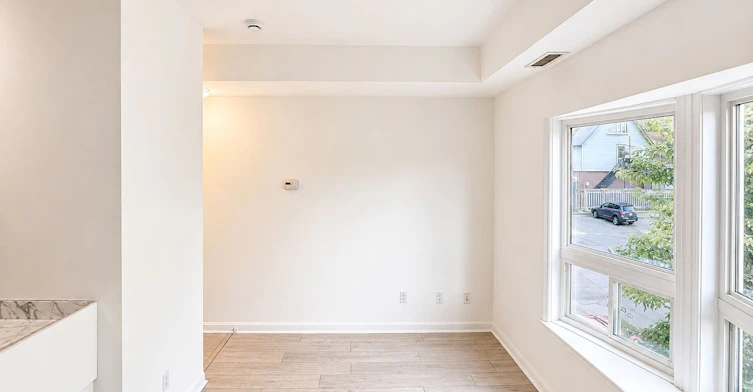 201-1 Center Street W, Richmond Hill, ON, L4C 3P3 - 8