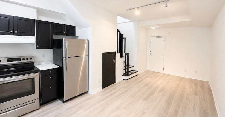 201-1 Center Street W, Richmond Hill, ON, L4C 3P3 - 9
