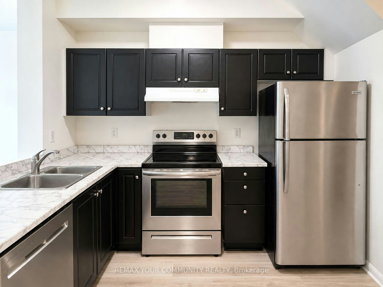 201-1 Center Street W, Richmond Hill, ON, L4C 3P3 - 5