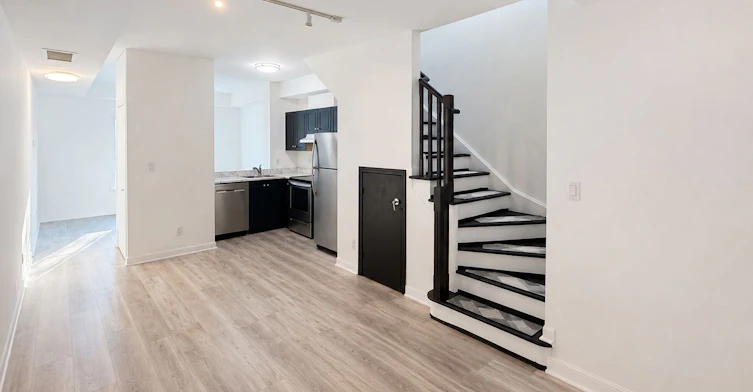 201-1 Center Street W, Richmond Hill, ON, L4C 3P3 - 3