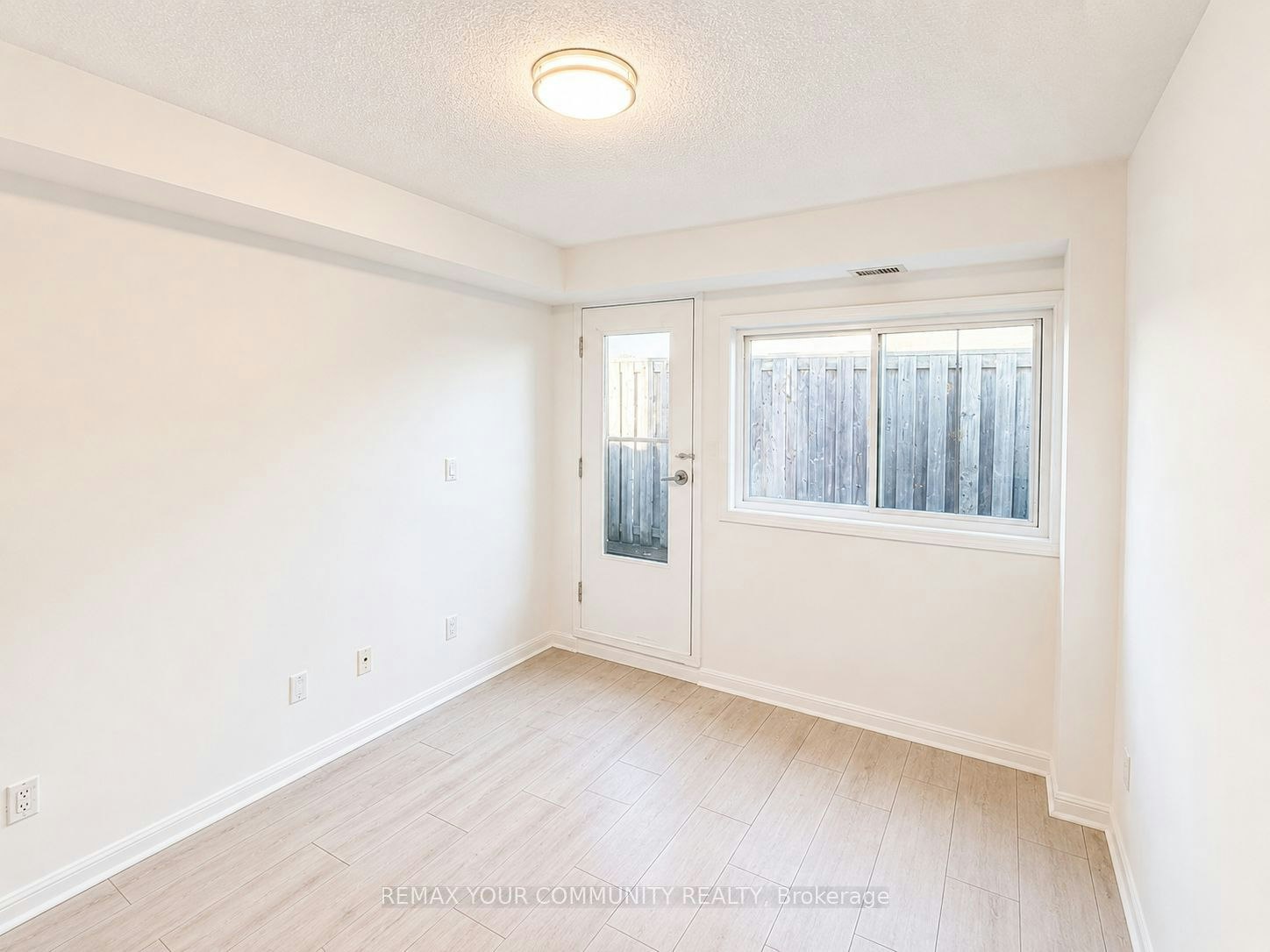 201-1 Center Street W, Richmond Hill, ON, L4C 3P3 - 12