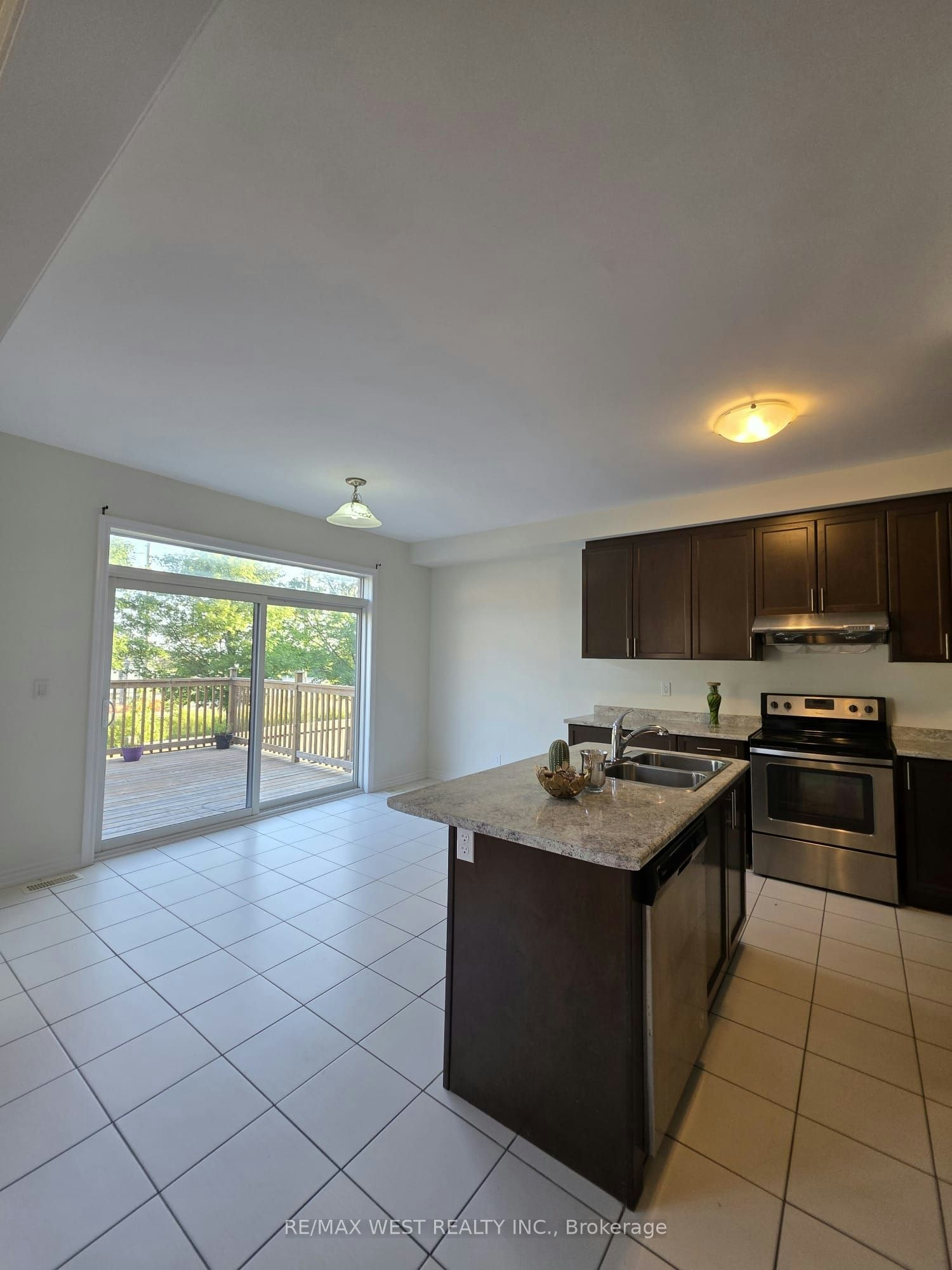 (Main)-11 Chessington Avenue, East Gwillimbury, ON, L9N 0R5 - 8