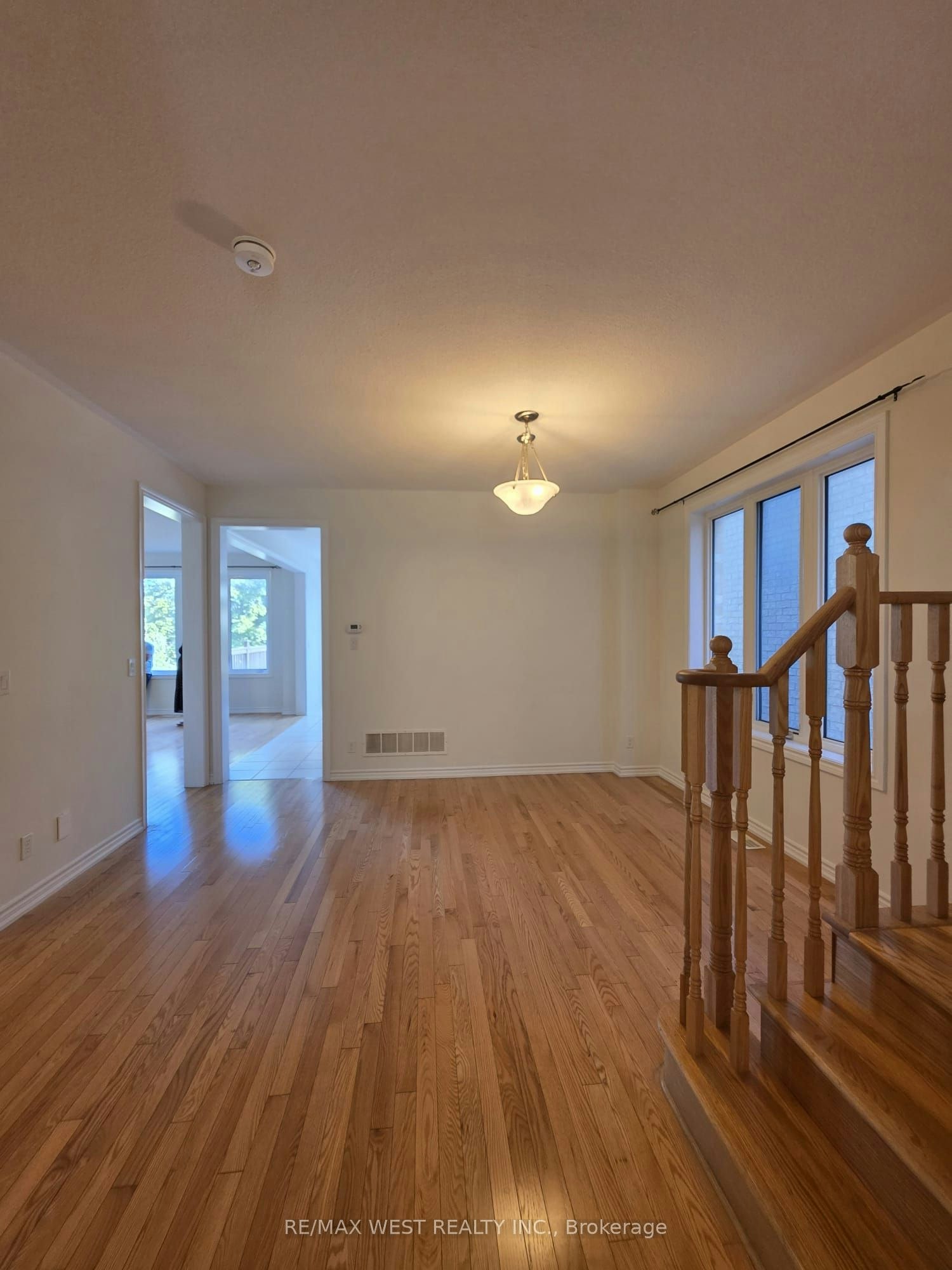 (Main)-11 Chessington Avenue, East Gwillimbury, ON, L9N 0R5 - 4
