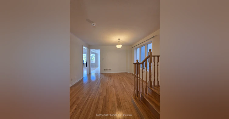 (Main)-11 Chessington Avenue, East Gwillimbury, ON, L9N 0R5 - 4