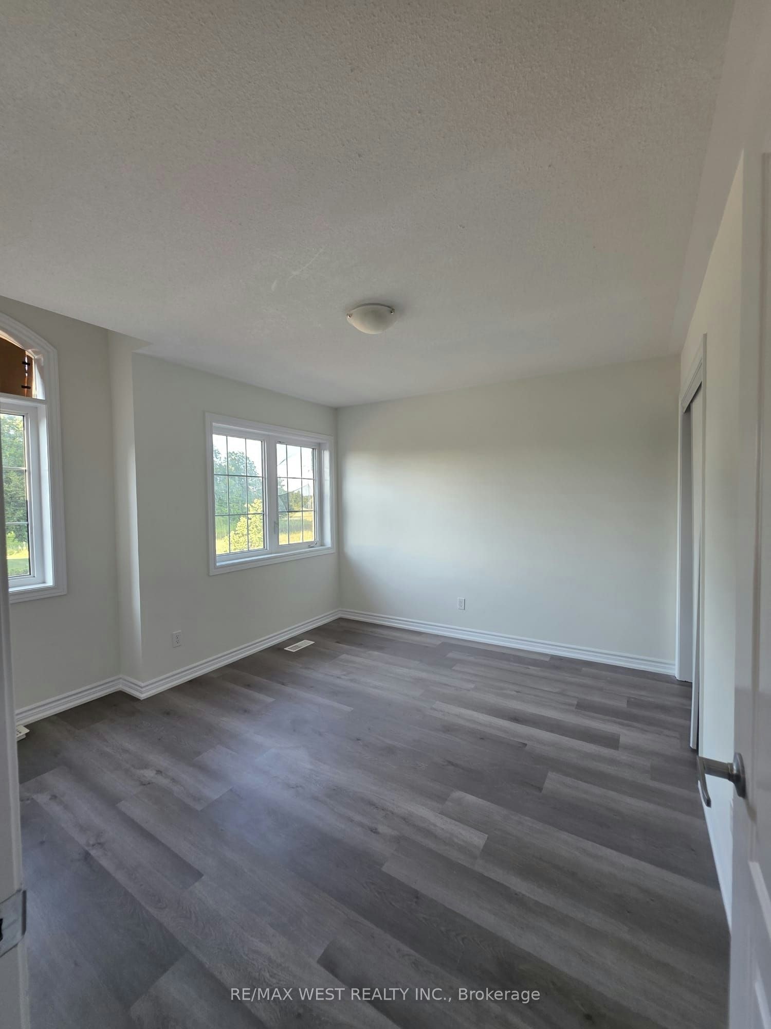(Main)-11 Chessington Avenue, East Gwillimbury, ON, L9N 0R5 - 10