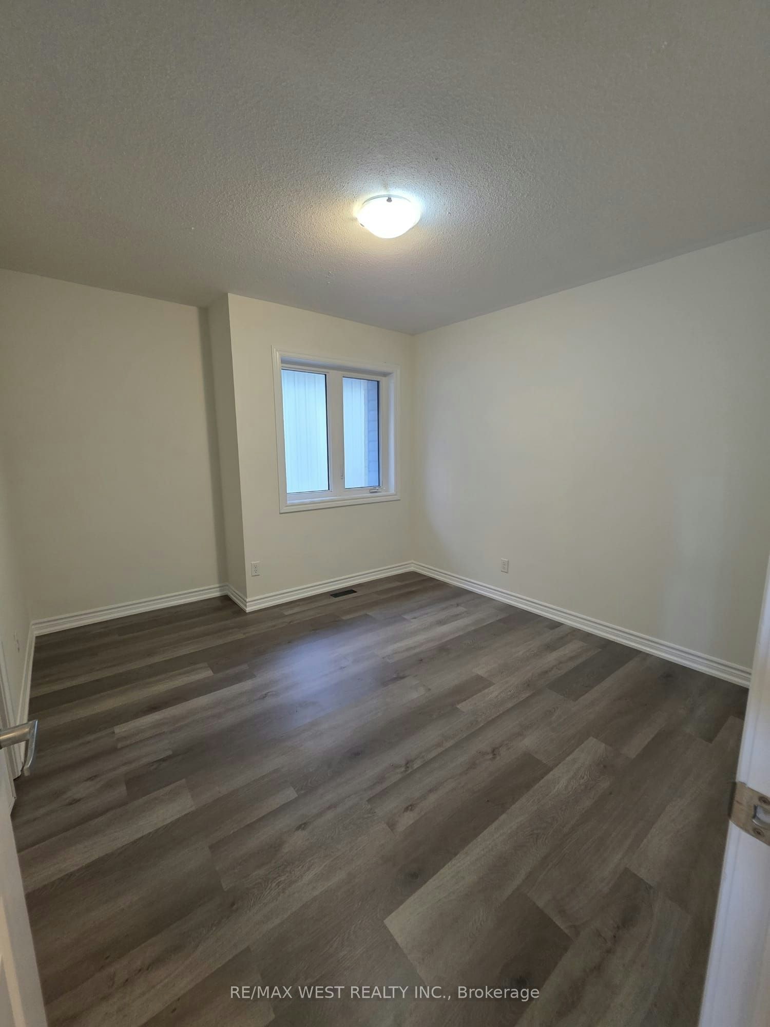(Main)-11 Chessington Avenue, East Gwillimbury, ON, L9N 0R5 - 16