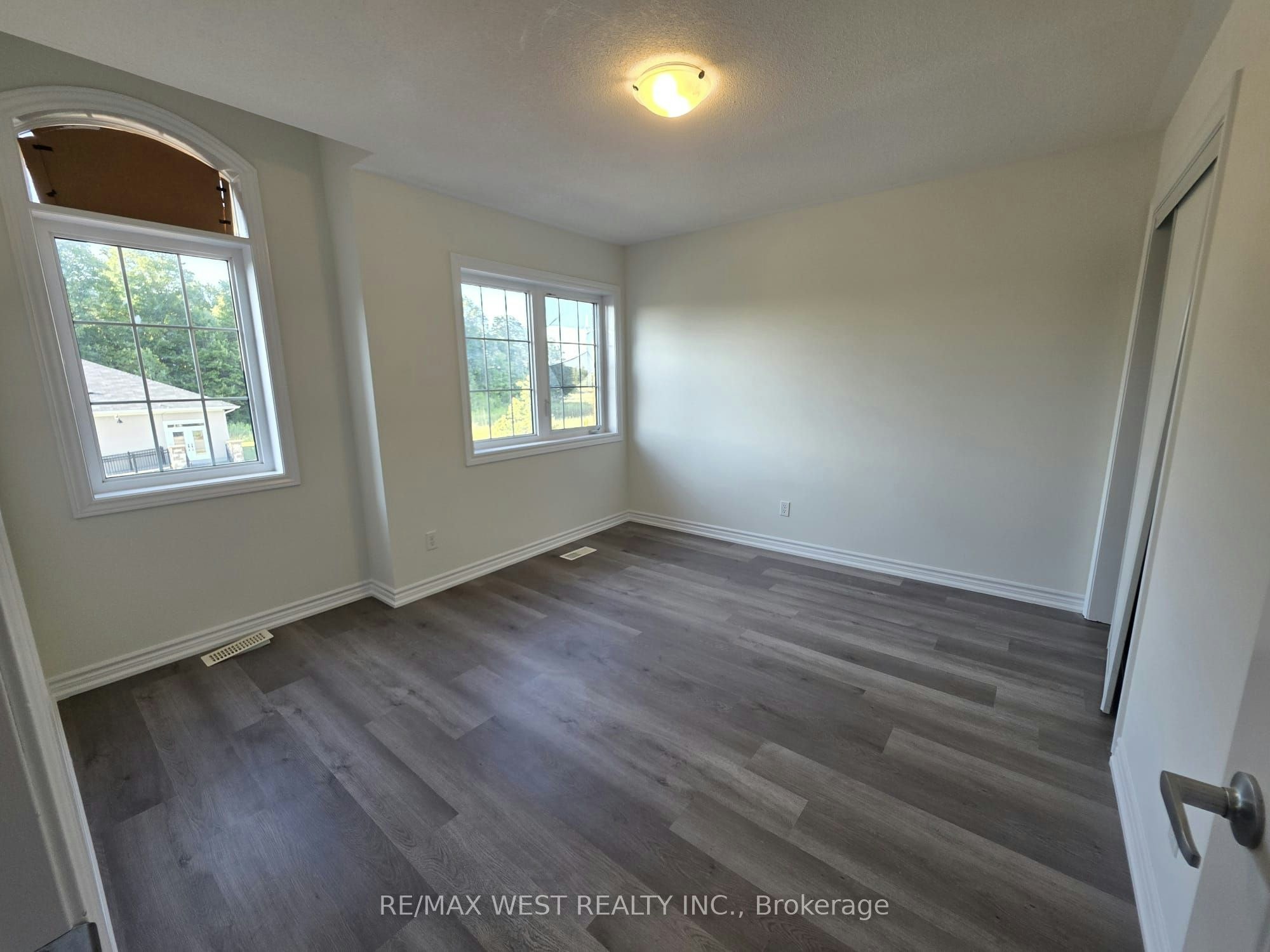 (Main)-11 Chessington Avenue, East Gwillimbury, ON, L9N 0R5 - 17