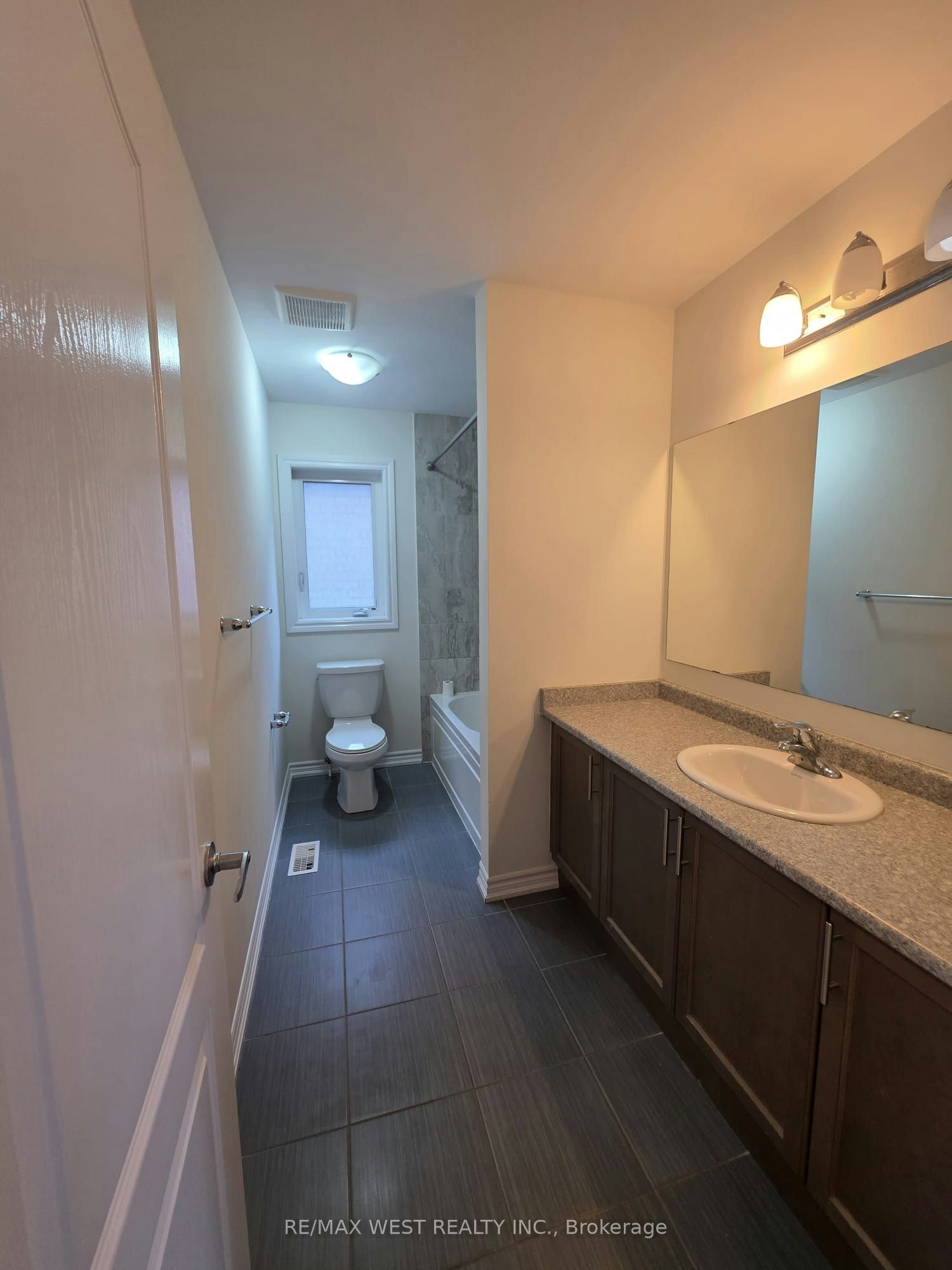 (Main)-11 Chessington Avenue, East Gwillimbury, ON, L9N 0R5 - 14