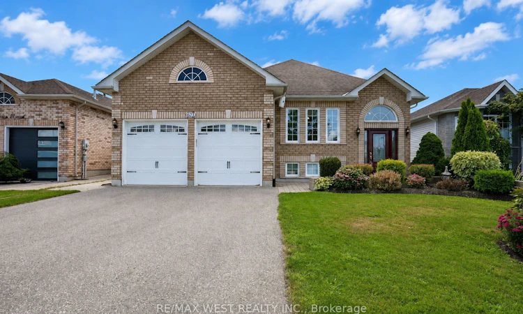 623 Glen Cedar Crescent